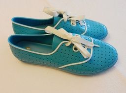 turquoise sport shoes