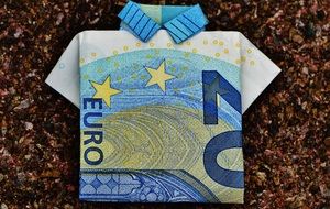 20 euro folded in shirt