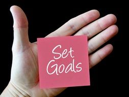 Set goals sign on a red note