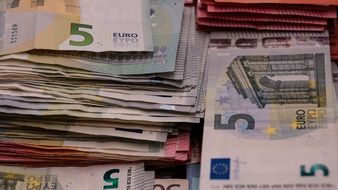 5 Euro Money