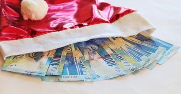 banknotes in the Christmas hat