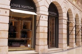 louis vuitton shop display, italy, verona