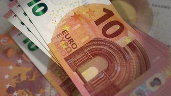 pink banknotes of 10 euro