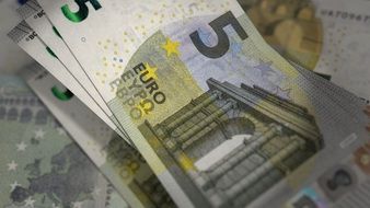 10 Euro banknotes