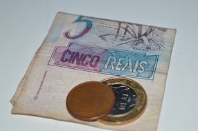 coins and paper money in brazil