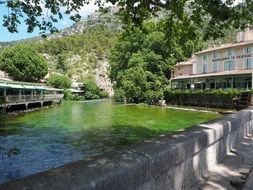 Fontaine-De-Vaucluse