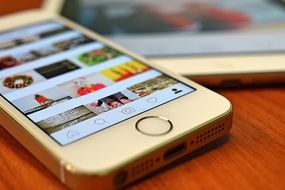 application instagram on the smartphone