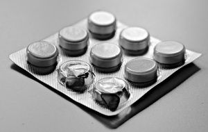 Tablets in blister, Black and White