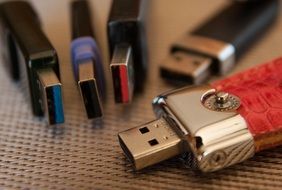 Closeup picture of various flash drives on the table