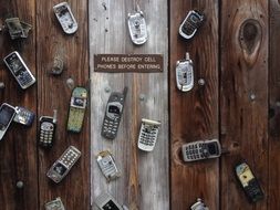 many different mobile phones