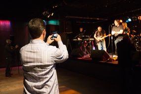 men will remove the concert on the phone