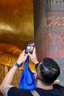 taking pictures of a buddhist temple on a smartphone