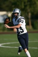 player of the american football with ball