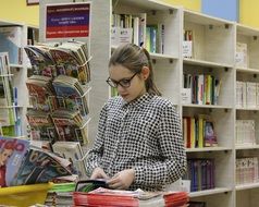 girl in the school library