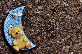 figurine in the form of a month with a bear