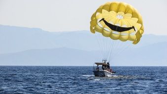 Paragliding with a pattern of smiley