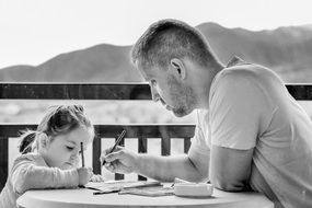 dad and daughter draw