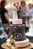 wedding cake with two figures