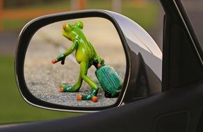 farewell of ceramic frog