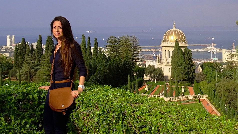 girl posing on the background of the temple