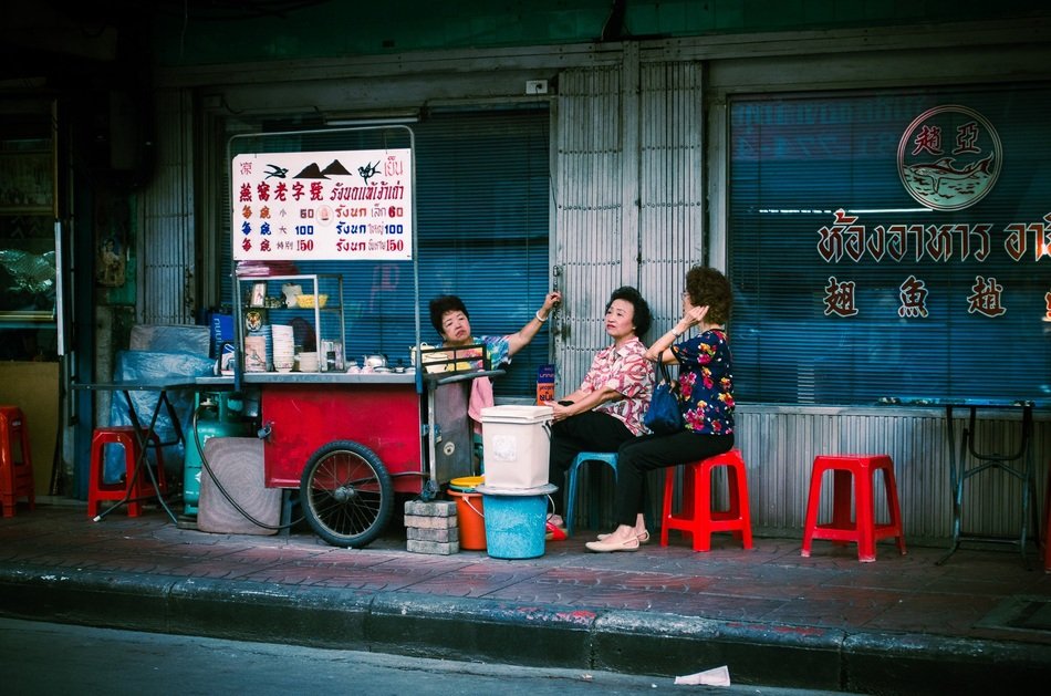 meeting women on the street