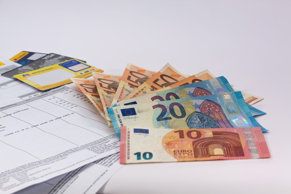 Euro banknotes and visa cards