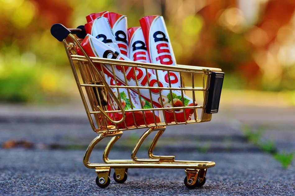 shopping cart with duplo candies