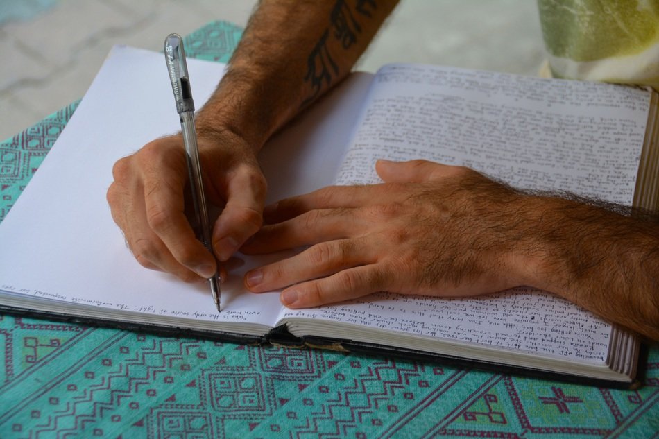 man wring in the notepad