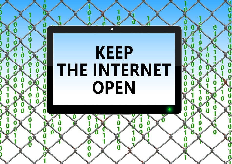 monitor with text keep the internet open