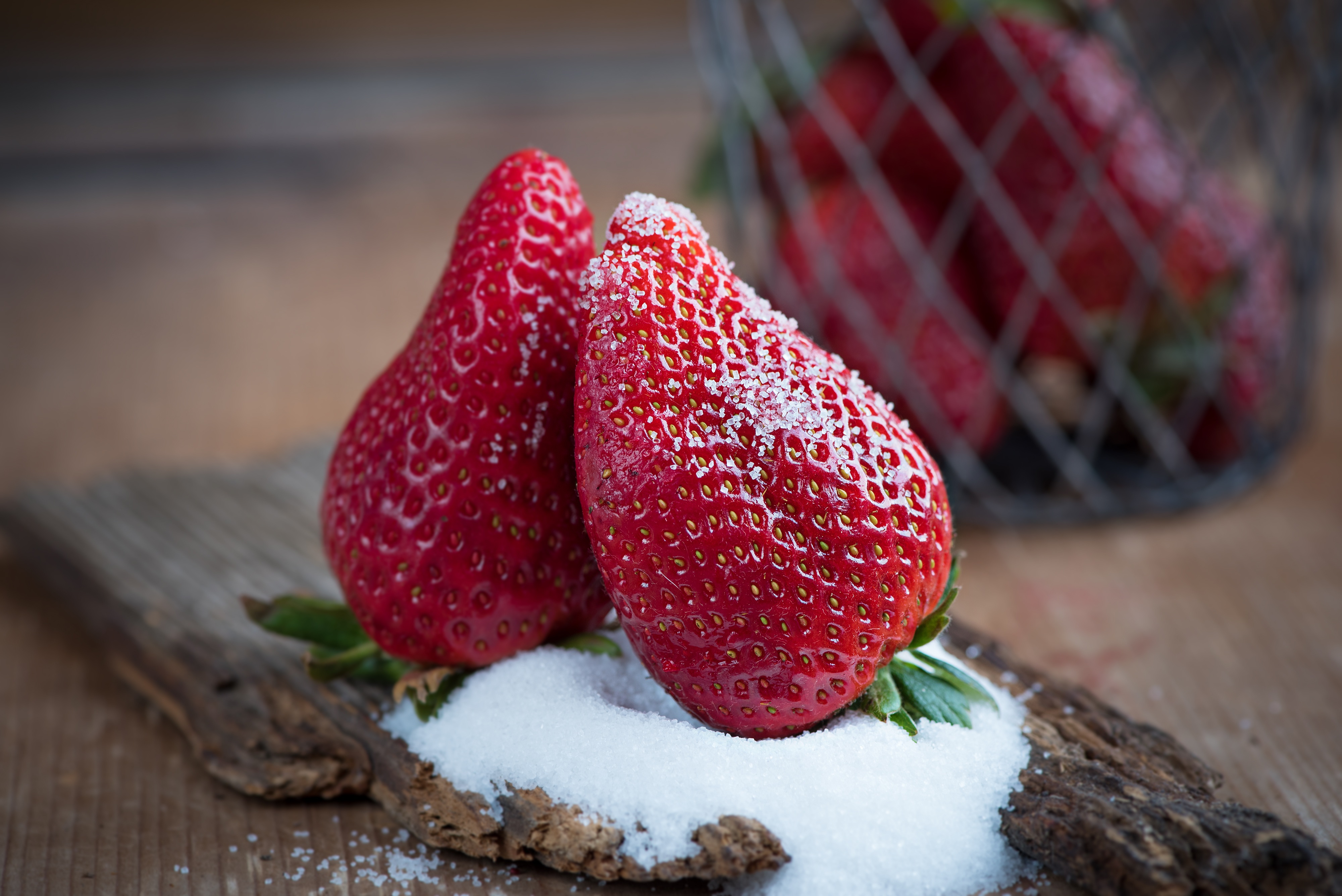 Strawberries in sugar powder free image download