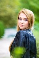 girl posing in the park