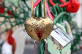 lovers' padlocks in Moscow