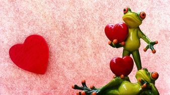 figurines of green frogs to the day of saint valentine