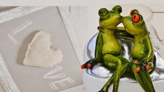 green frogs in love as a symbol of love