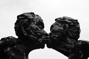 two kissing stone statues