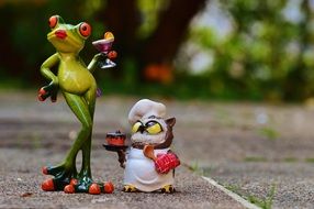 fancy Frog with aperitif and chef owl