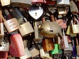 different forms of locks of lovers on a grate