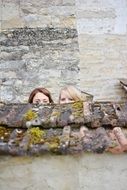 girls girlfriends hid behind the wall