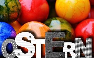 wallpaper with easter motif
