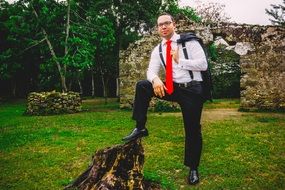 groom with a red tie