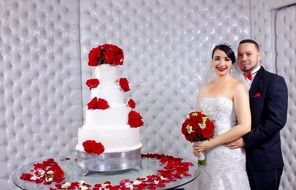 wedding couple and wedding sponge cake