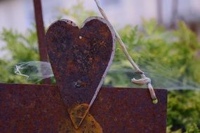 rusty heart as a symbol of old love