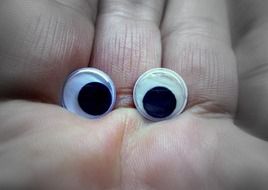 artificial moving eyes