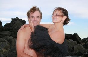 romantic photoshoot on the beach