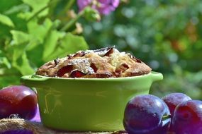 plum pie in a green bowl