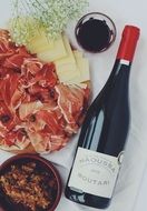 Picture of Wine and cheeses and ham