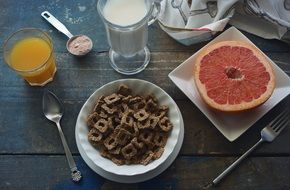 Cereal Fiber Breakfast with grapefruit