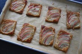 cookies with baked apples
