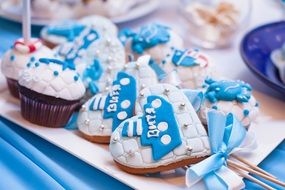 heart form of Gingerbread cookies and Cupcakes