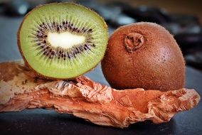 delicious kiwi fruit healthy vitamins